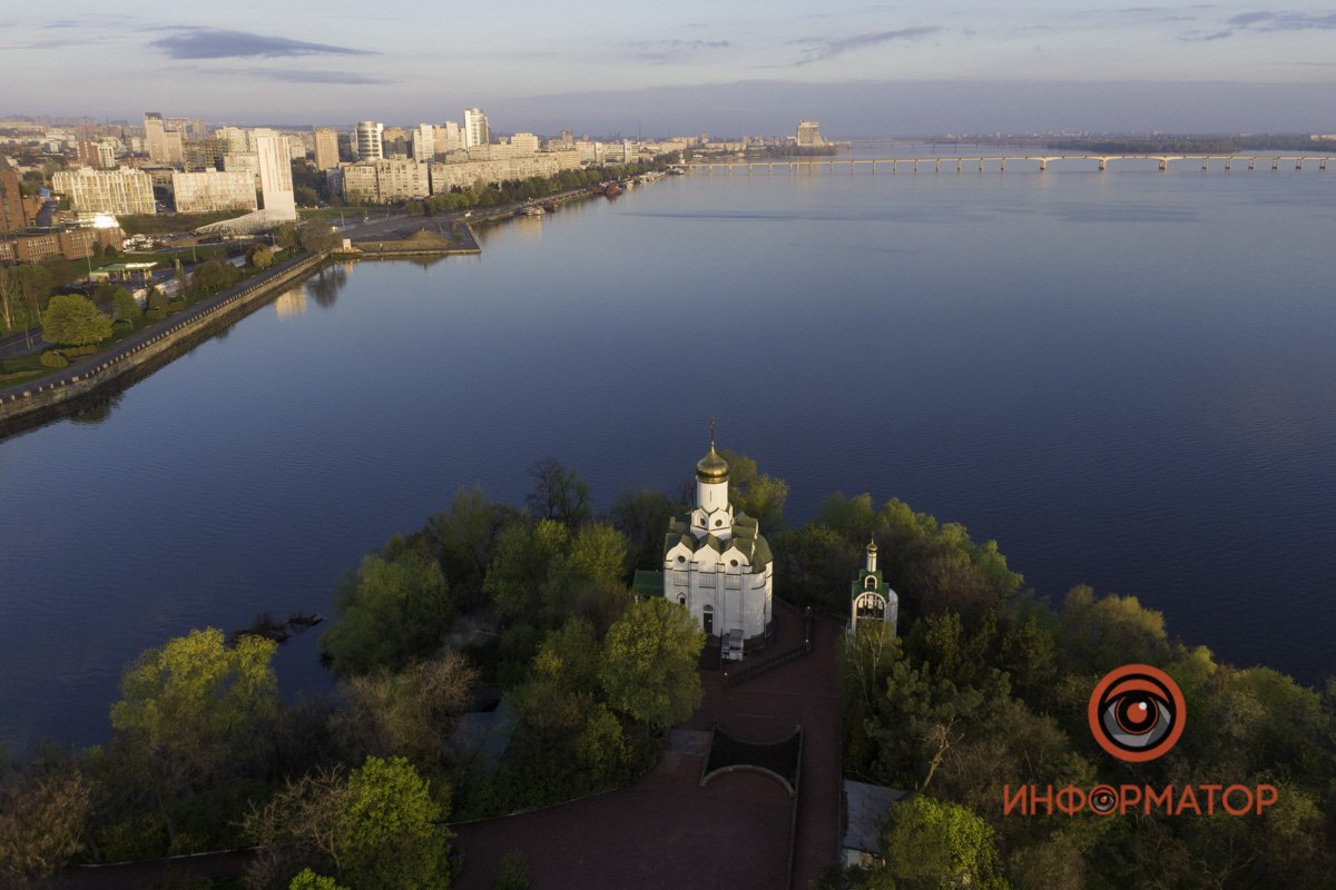 Синяя-синяя река. Белый-белый храм Синяя-синяя река. Белый-белый храм