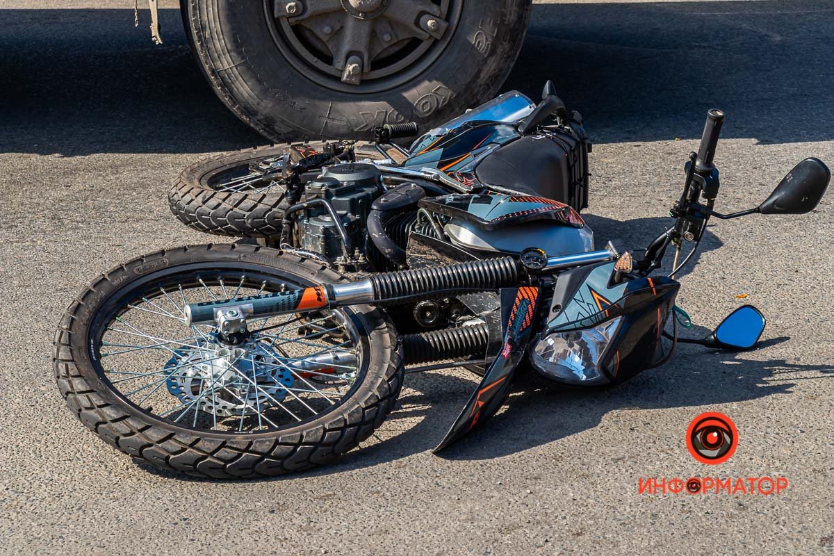 Пострадавшего увезли в больницу с переломом голени