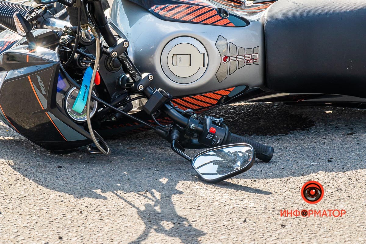 Водитель двухколесного не обратил внимания на дорожный знак