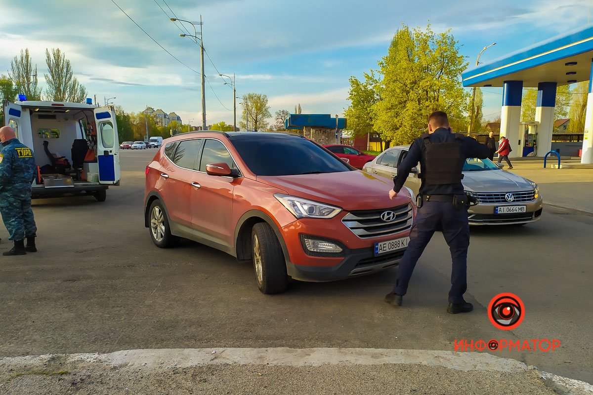 Водитель не заметила пешехода и наехала на него Водитель не заметила пешехода и наехала на него