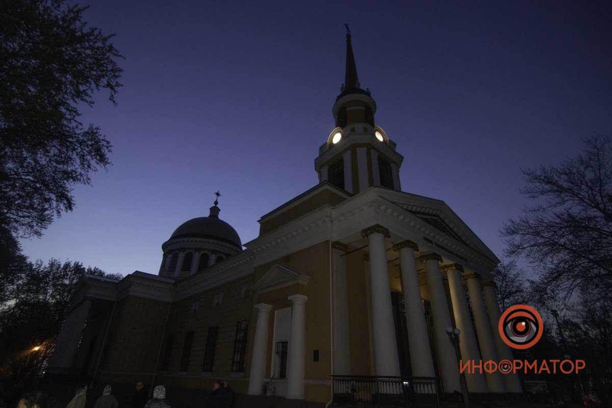 Внутри людей почти не было