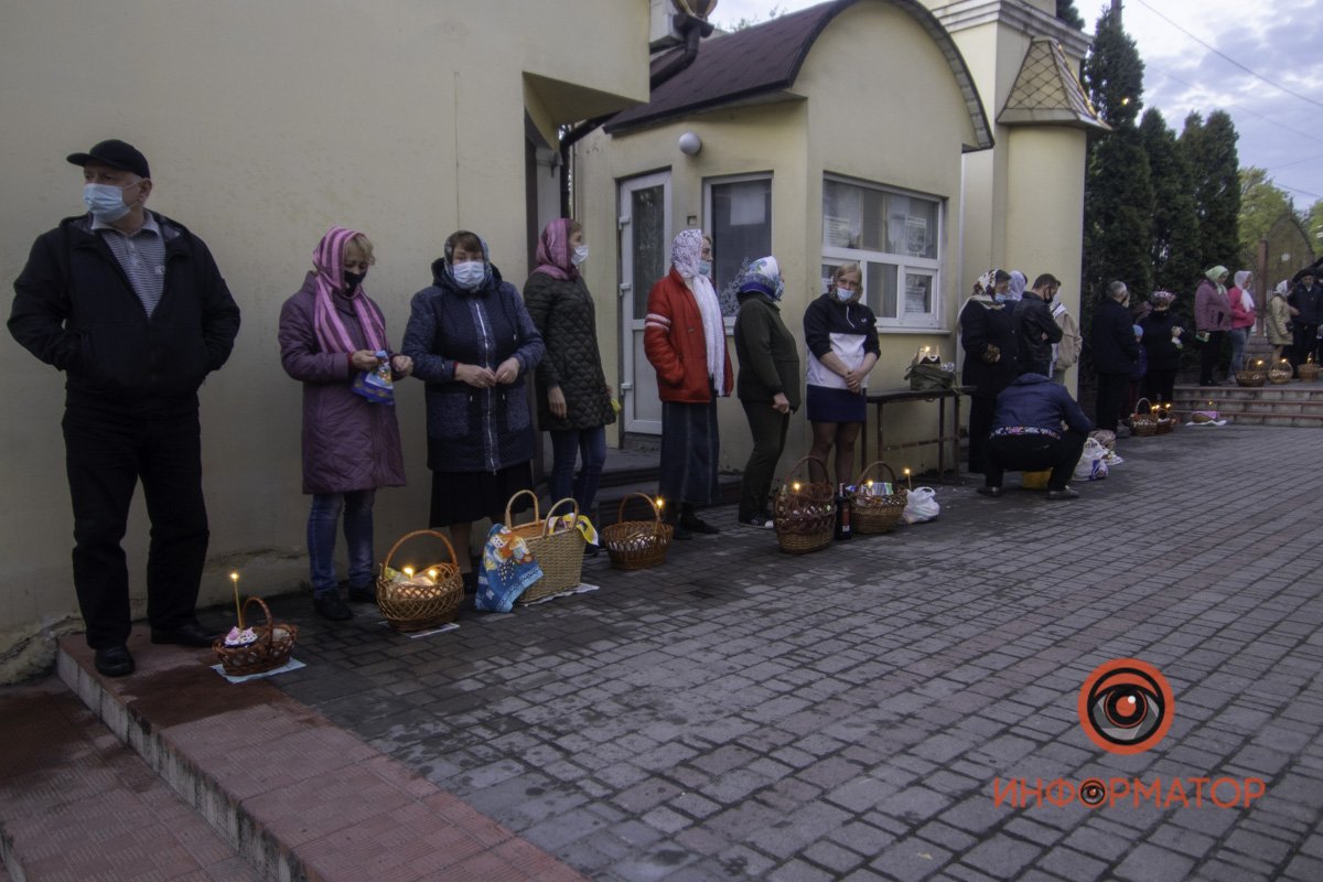 Некоторые надевали маски, как только видели фотоаппарат в руках у оператора