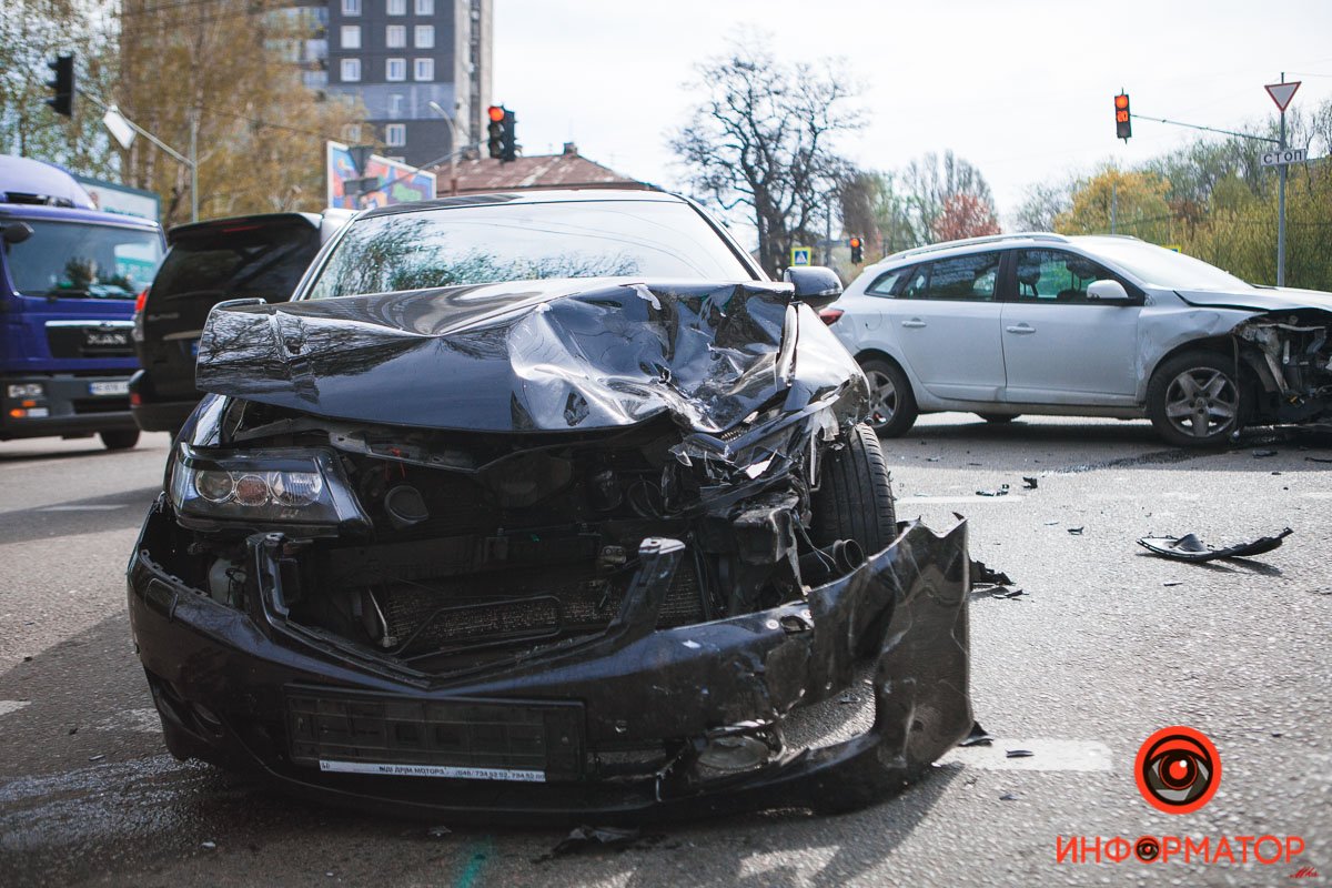 Авария произошла на перекрестке Авария произошла на перекрестке
