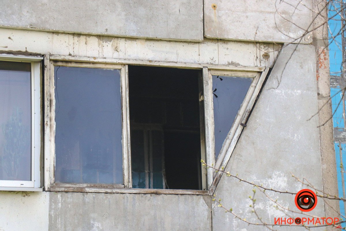 90-летняя женщина зажгла свечу 90-летняя женщина зажгла свечу