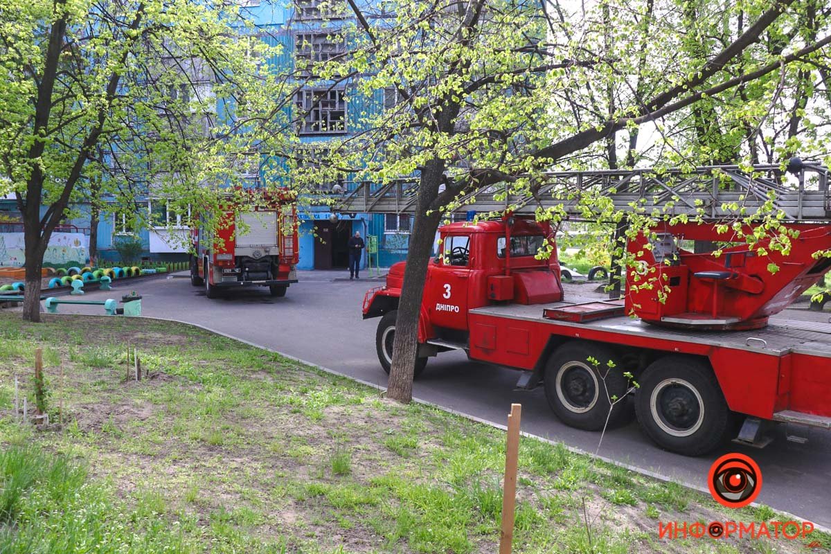 На место прибыли спасатели и скорая На место прибыли спасатели и скорая