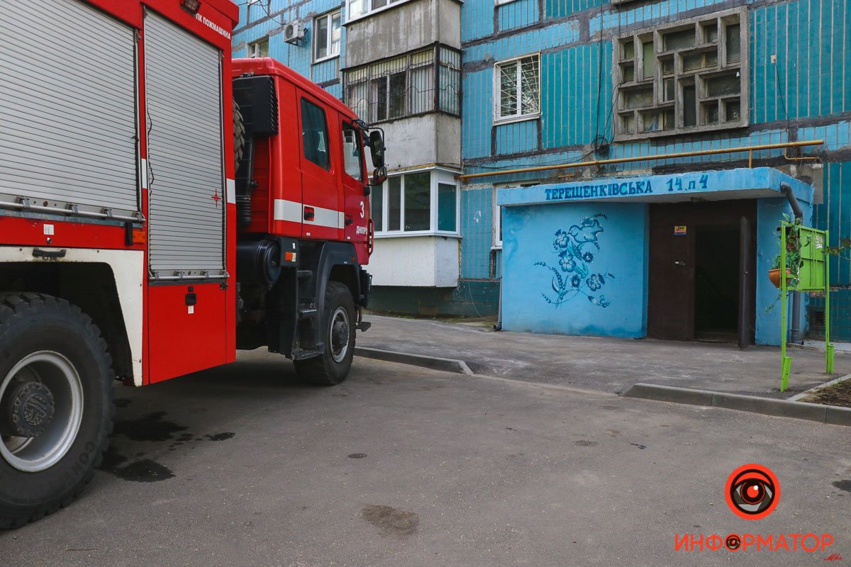 Огонь с балкона на квартиру не перешел Огонь с балкона на квартиру не перешел