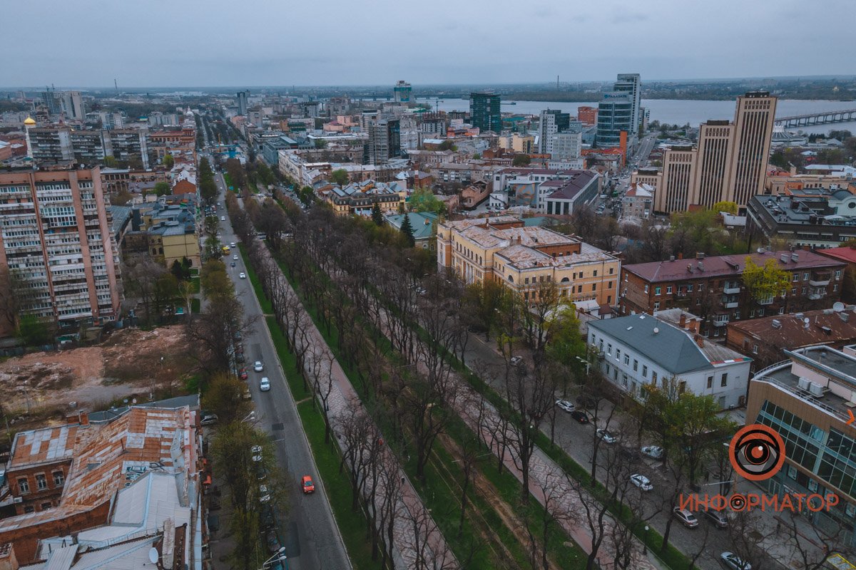 Проспект Дмитрия Яворницкого и общий вид на Днепр сейчас