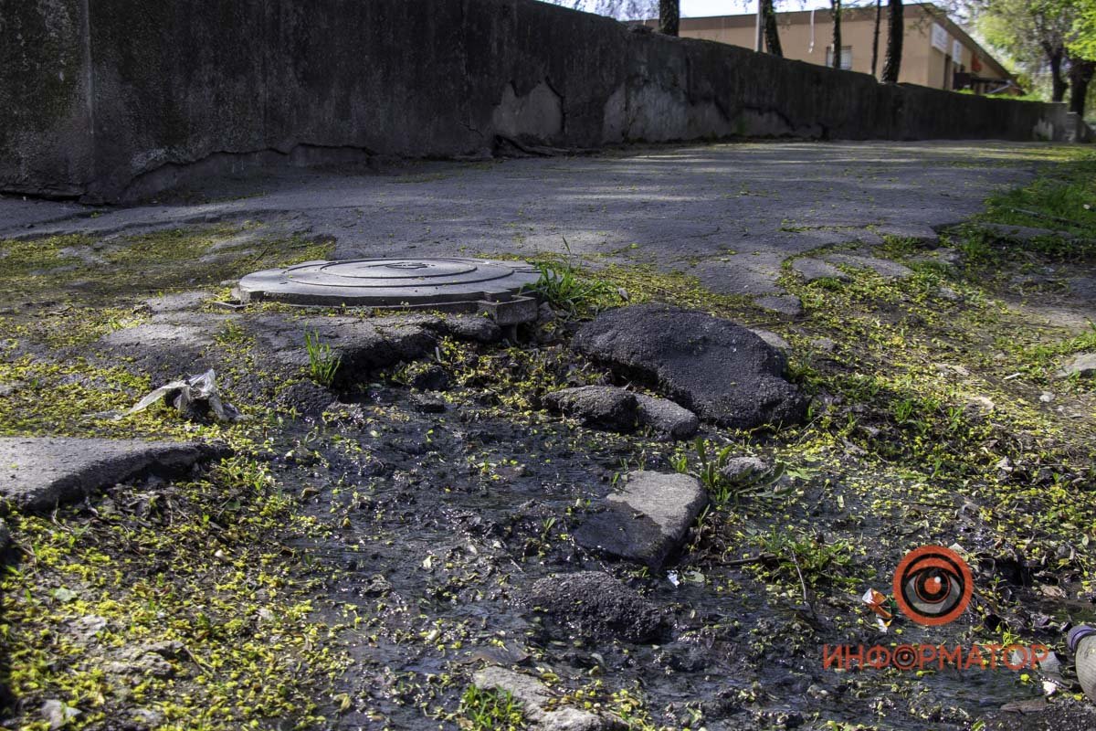 Прорвало канализацию в районе дома №3 на проспекте Мазепы Прорвало канализацию в районе дома №3 на проспекте Мазепы