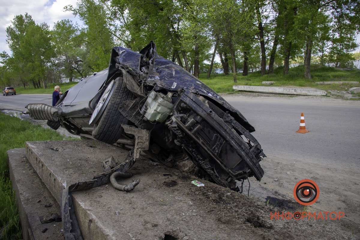 У края дороги стоял ВАЗ-2102 У края дороги стоял ВАЗ-2102