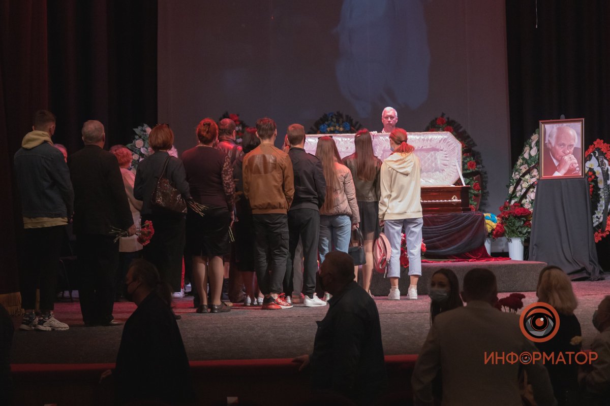 Попрощаться с Жаном Мельниковым пришли большое количество людей