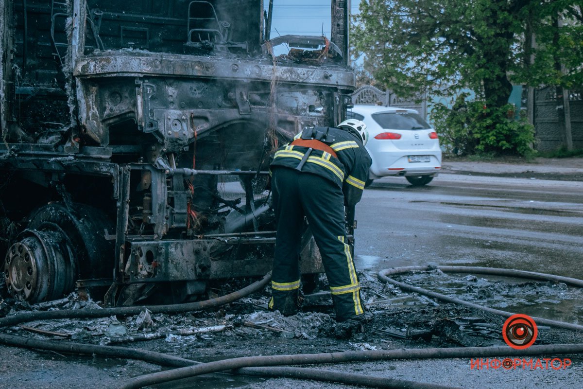 По состоянию на 19:25, пожар полностью ликвидировали По состоянию на 19:25, пожар полностью ликвидировали