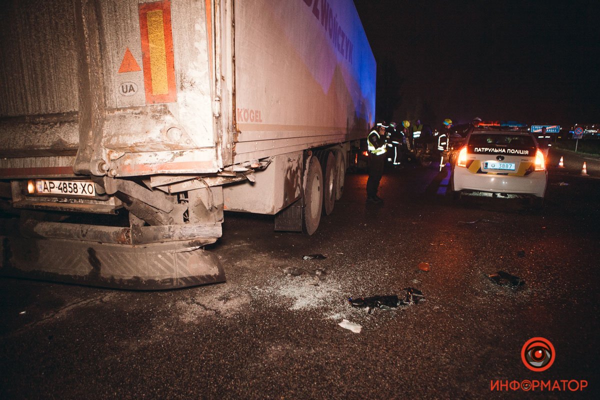 На Донецком шоссе Mitsubishi врезался в DAF На Донецком шоссе Mitsubishi врезался в DAF