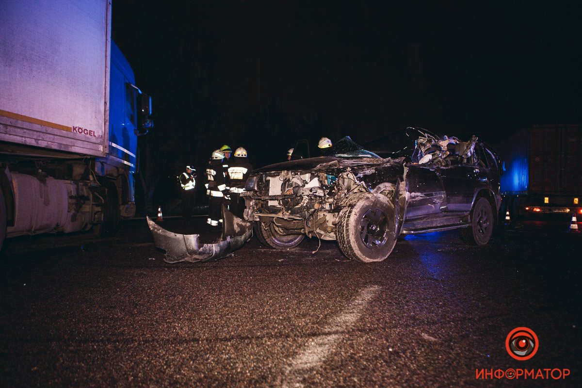 В фуру сзади врезался Mitsubishi, после чего авто развернуло В фуру сзади врезался Mitsubishi, после чего авто развернуло