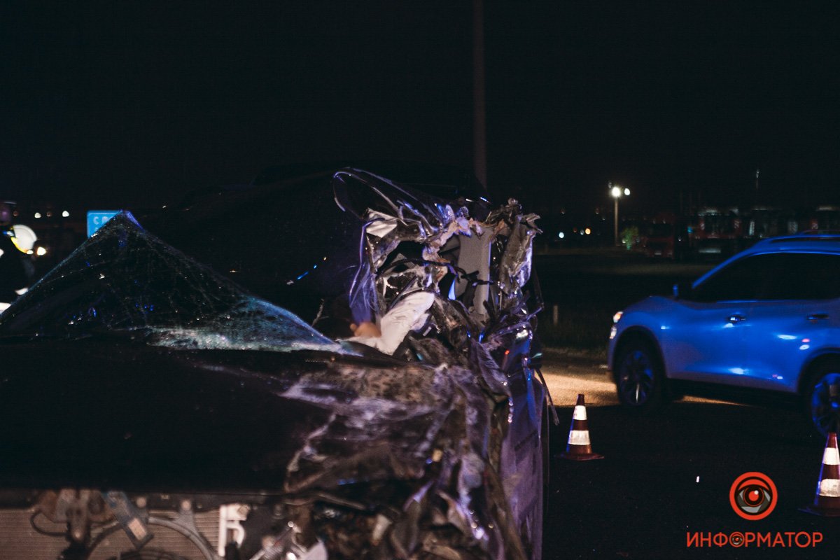 Водитель погиб на месте, его тело зажало в салоне авто Водитель погиб на месте, его тело зажало в салоне авто