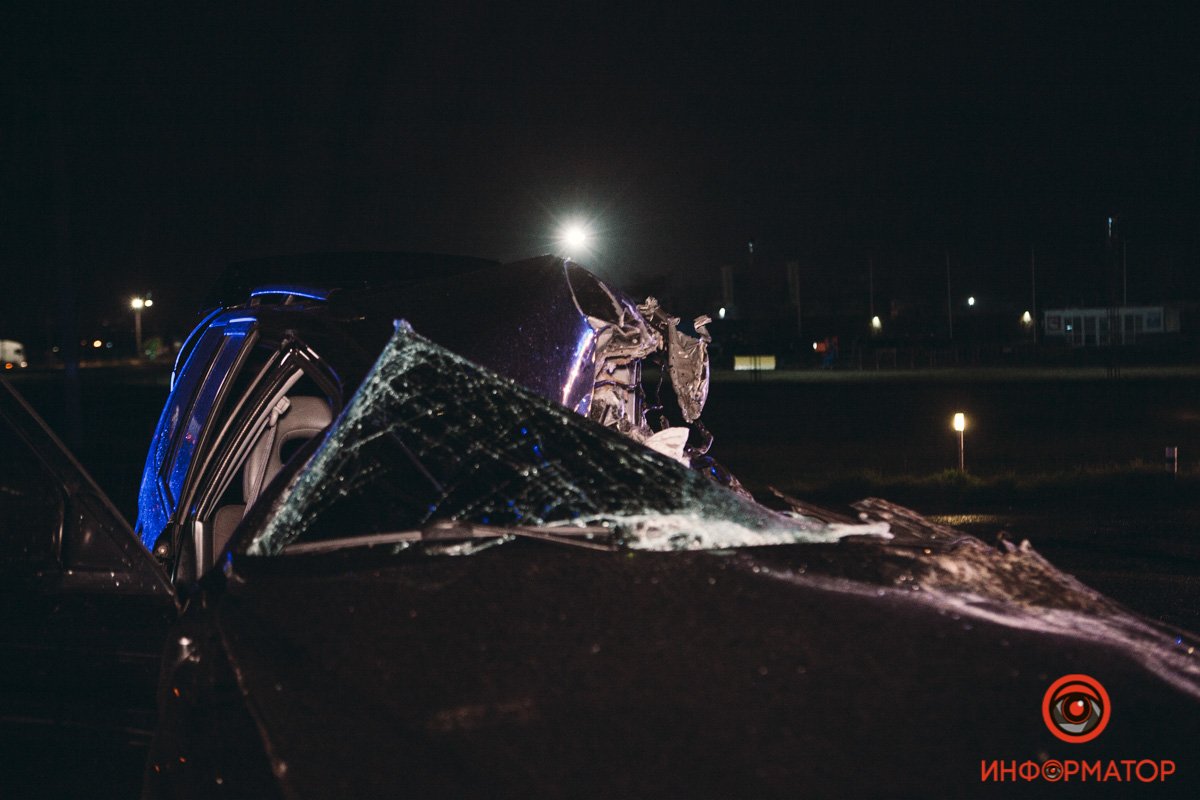 На месте работают патрульные, спасатели и следователь по ДТП На месте работают патрульные, спасатели и следователь по ДТП