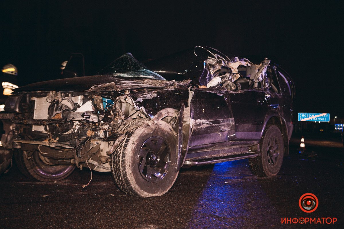 Удар пришелся как раз на водительскую сторону Удар пришелся как раз на водительскую сторону