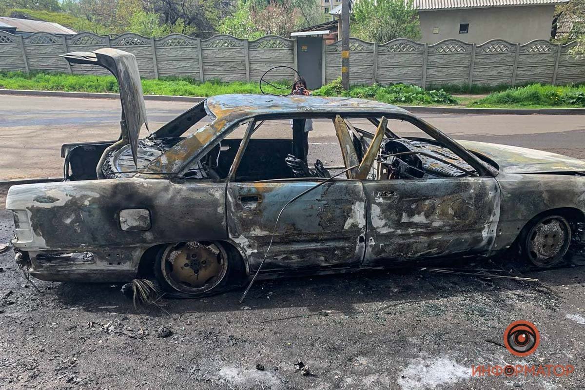 В Днепре на Караваева дотла сгорела Audi 7