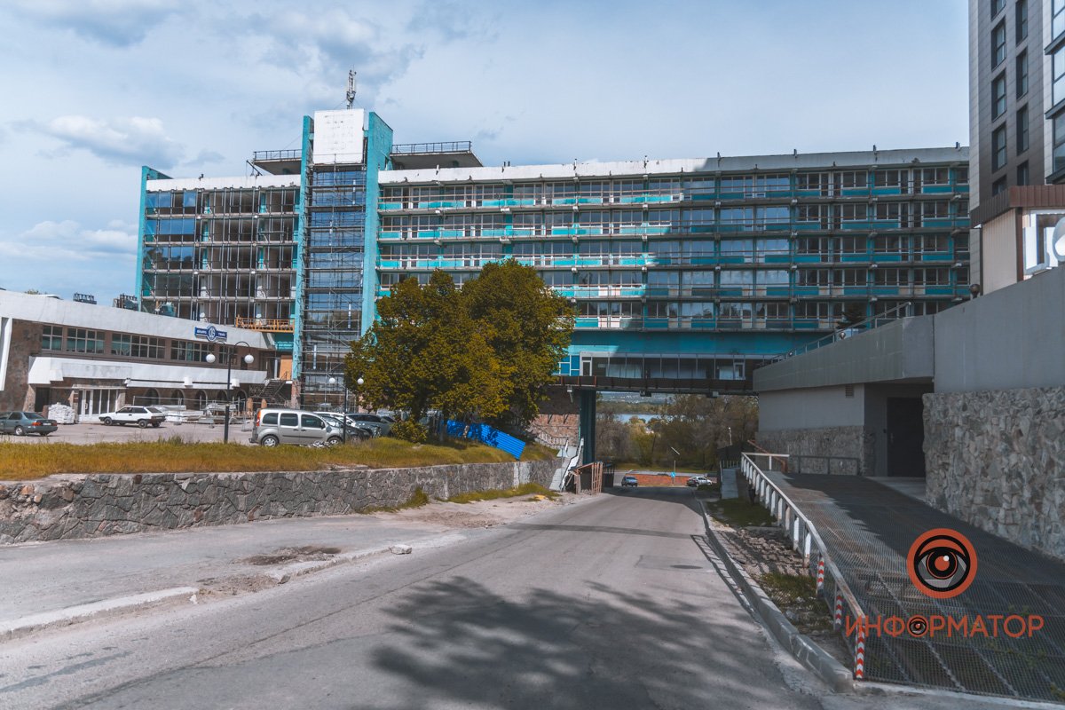 Скоро впустит посетителей