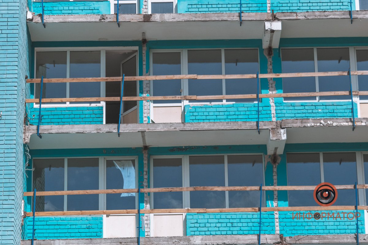 Приоткрыто