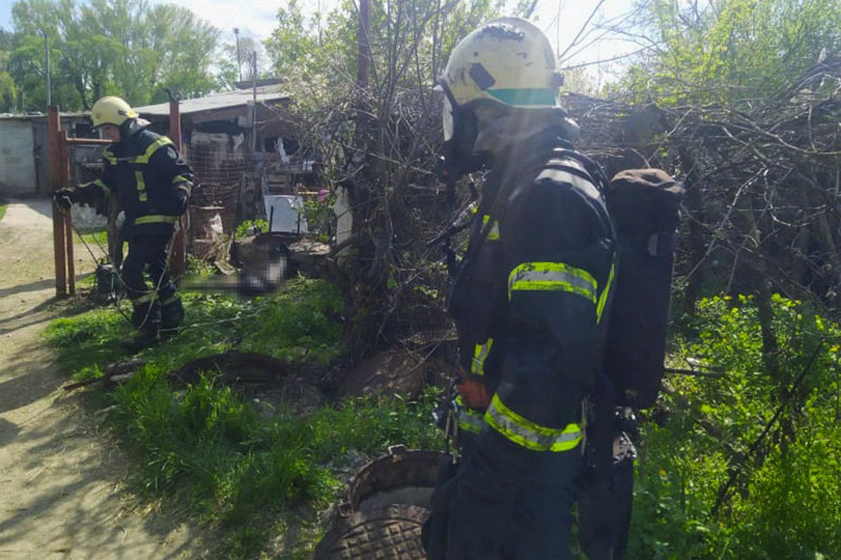 Двое мужчин потеряли сознание в выгребной яме, один из них погиб Двое мужчин потеряли сознание в выгребной яме, один из них погиб