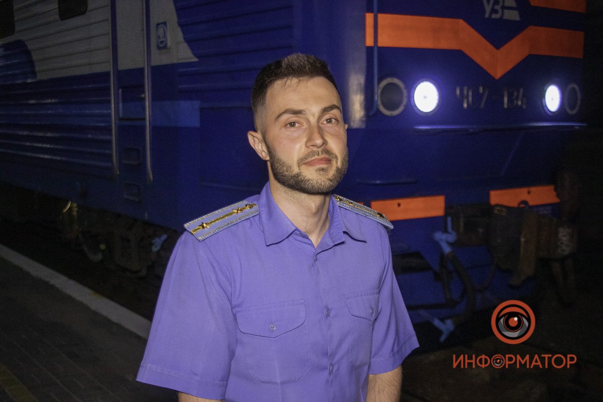 Машинист поезда №795/796 Валерий Кривда 