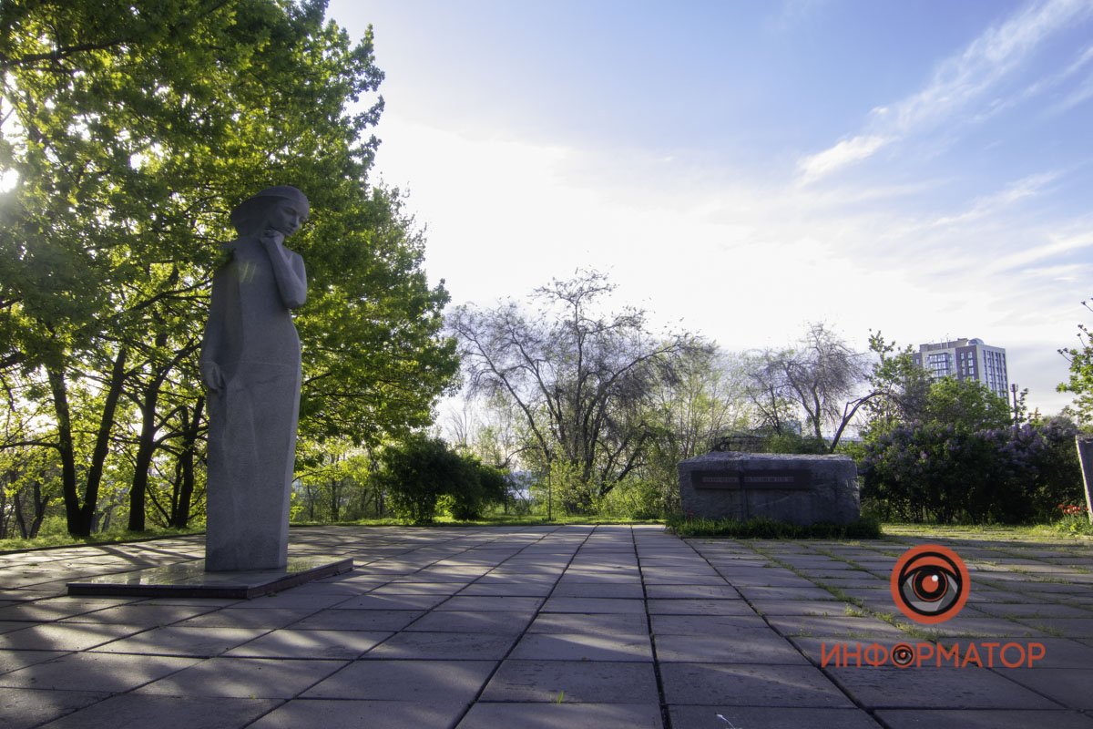 "Во имя жизни на земле они остались молодыми" "Во имя жизни на земле они остались молодыми"