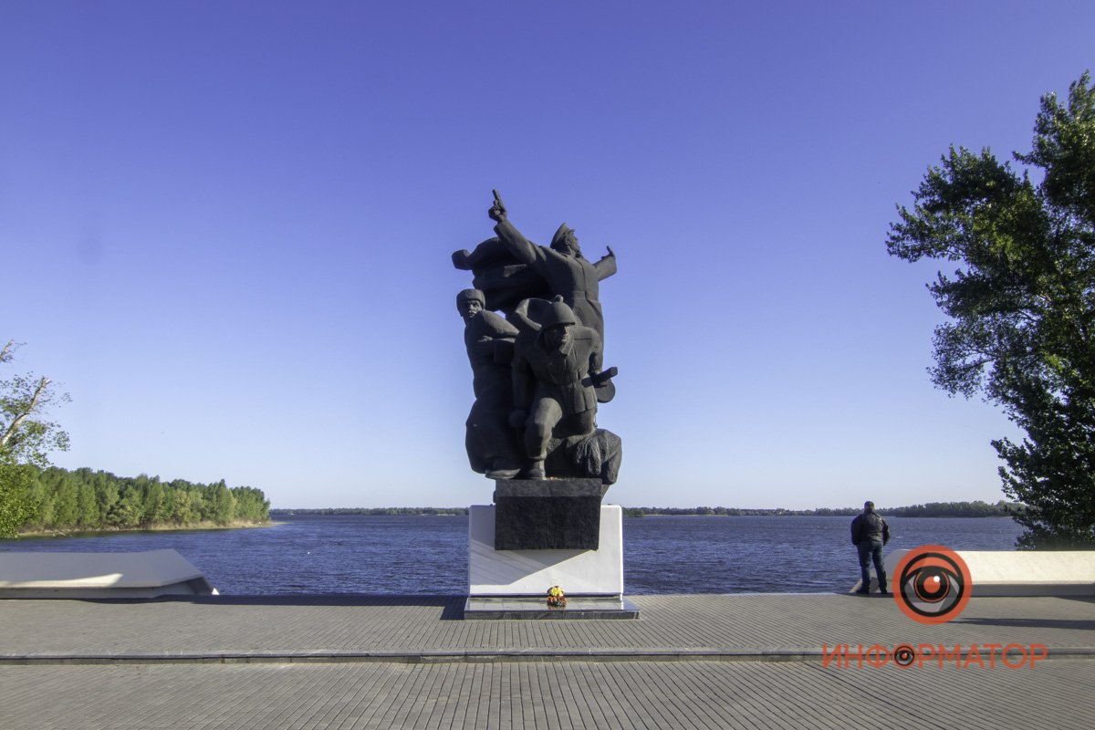 Расположен на Набережной Заводской напротив парка "Молодежный" Расположен на Набережной Заводской напротив парка "Молодежный"