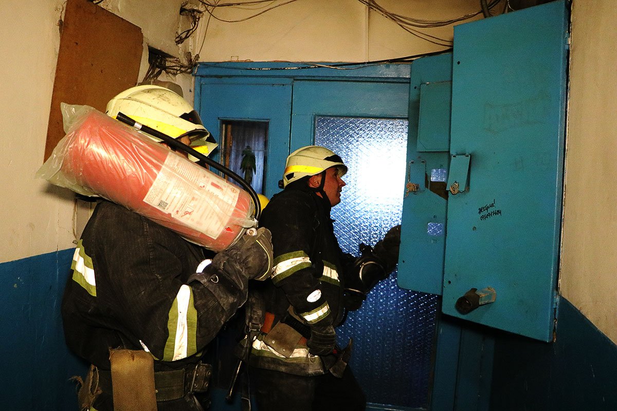 На место оперативно приехали спасатели