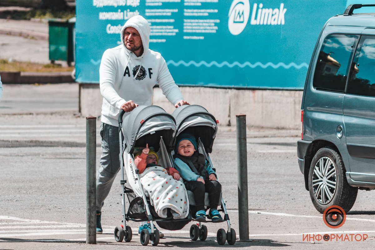 Видимо, малыш толкает важную мысль