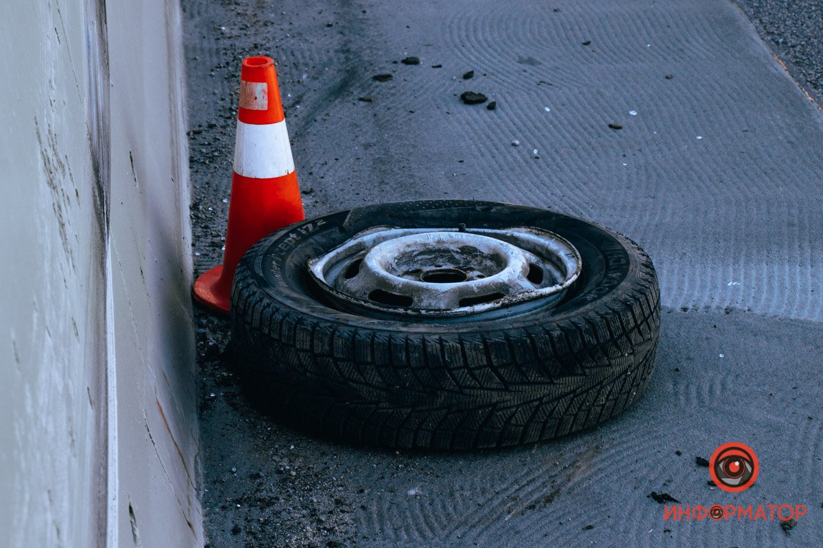 В Днепре на Новом мосту столкнулись ВАЗ и 2 автобуса: 3 человек забрала скорая, образовалась пробка 11