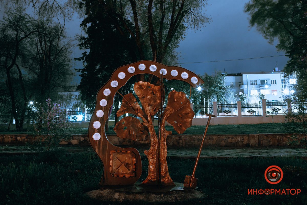 Раньше напротив дворца стоял фонтан