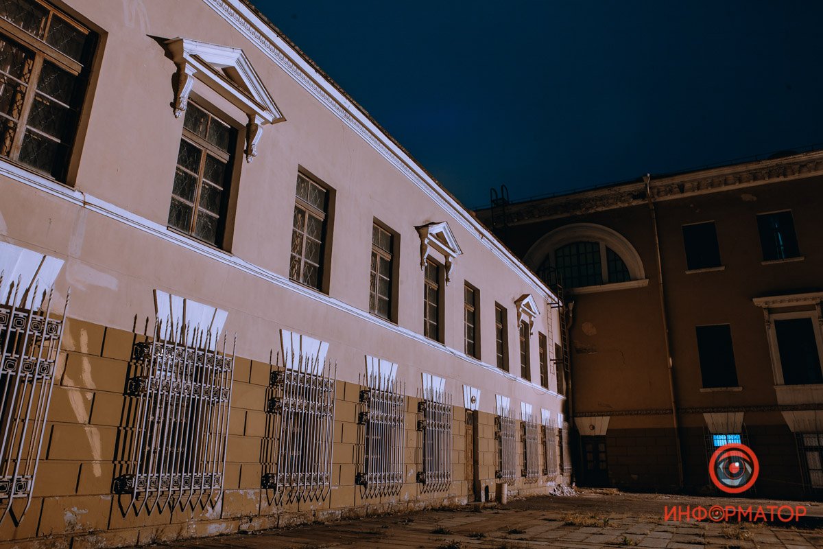 После Второй мировой войны здание сгорело, от него остались лишь стены и колонны