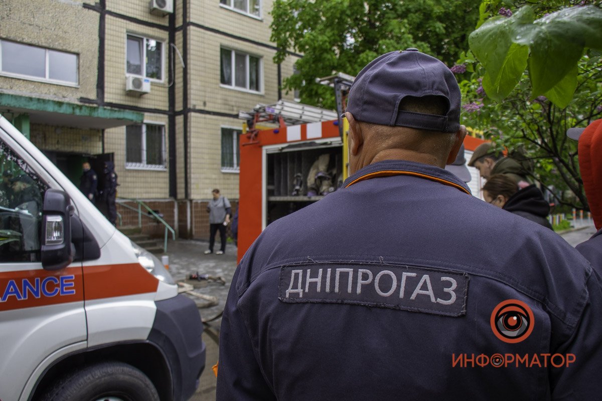 На место прибыли сотрудники полиции, ГСЧС, газовая служба и бригада скорой помощи.