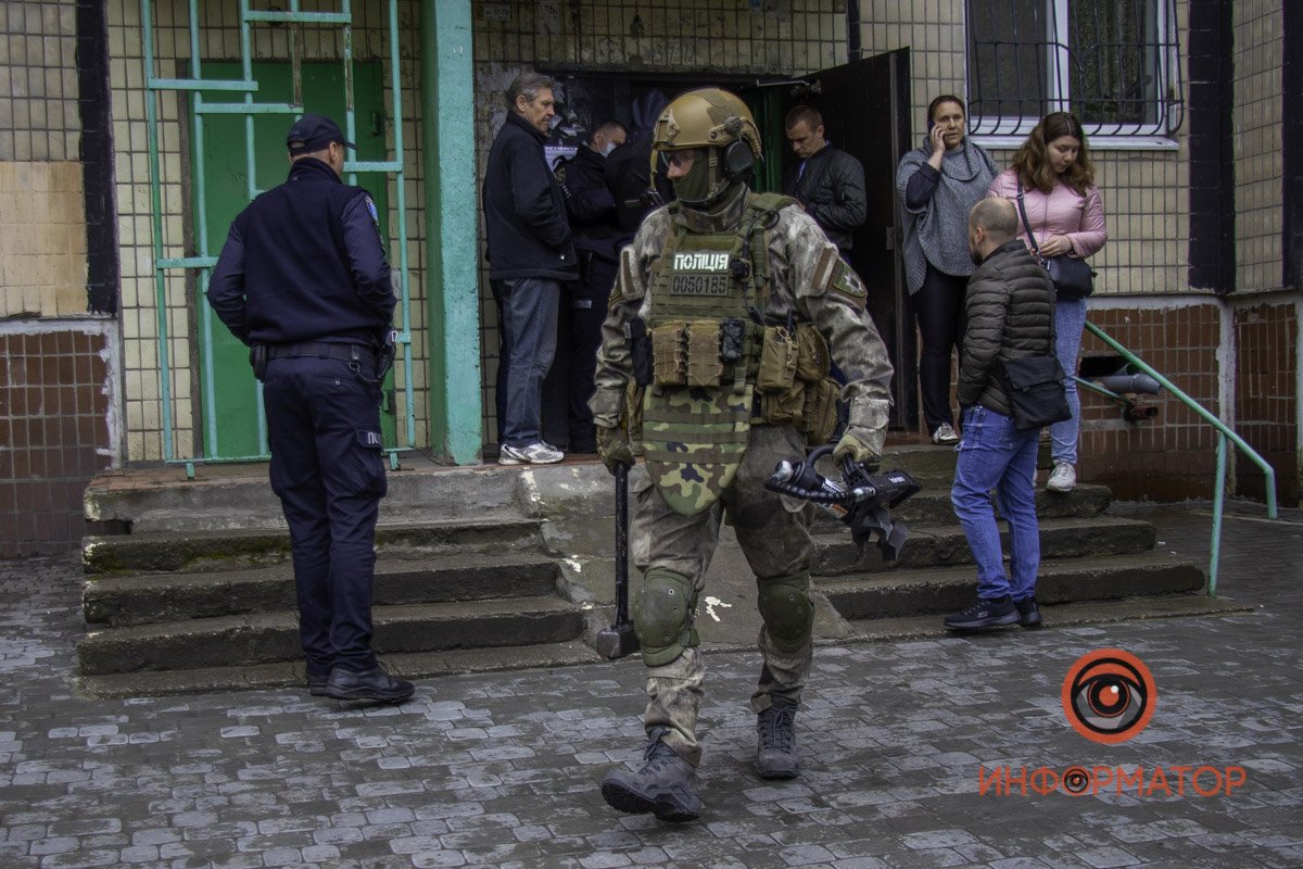 Квартиру взяли штурмом