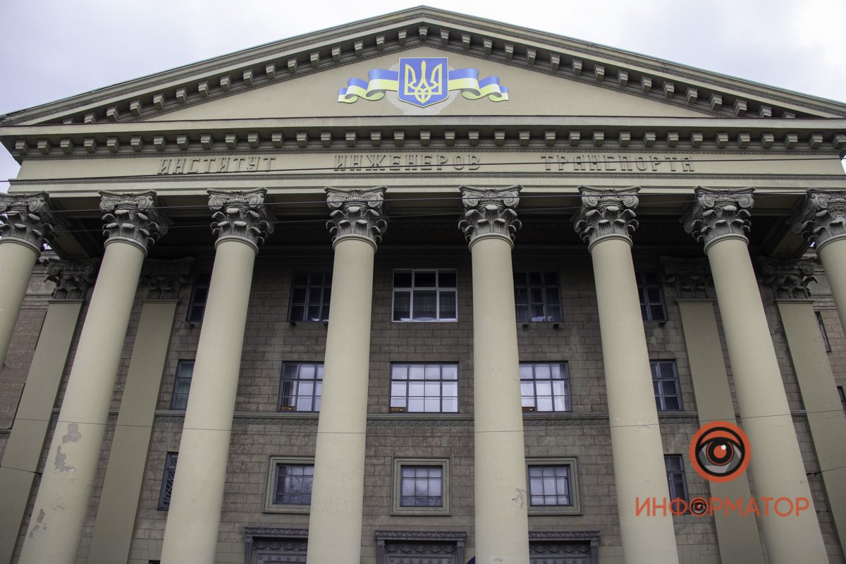 ДИИТ медленно покрывается трещинами ДИИТ медленно покрывается трещинами