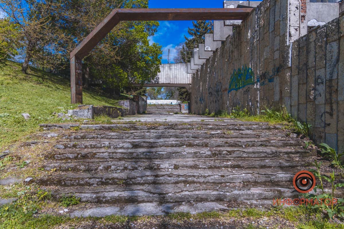 Здесь случился пожар, после которого здание отстроили заново в период реконструкции парка Шевченко