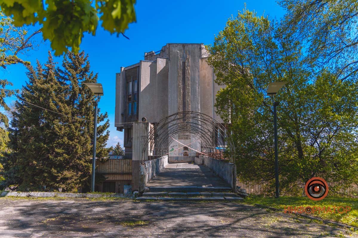 С распадом союза "Маяк" пришел в упадок и фактически прекратил свое существование как ресторан