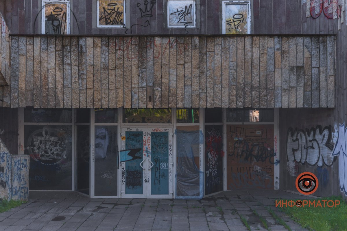 По данным реестра недвижимости, в сентябре 2007 года владельцем 5 и 6 этажа ресторана стала «СК ІНТЕРТЕХЕКСПО»