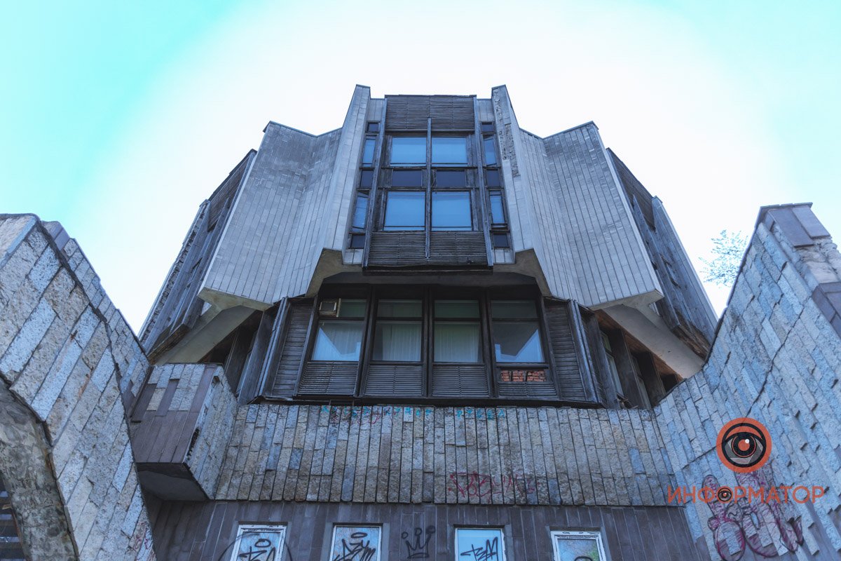 В июле 2020 года на сайте "Бесплатка" здание продавали за 1 миллион 200 тысяч долларов, в августе выросла еще на 300 тысяч долларов