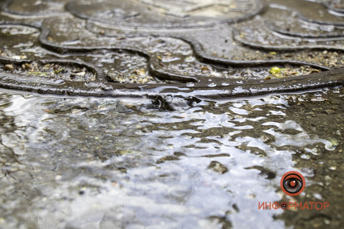 Водой заливает проезжую часть Водой заливает проезжую часть