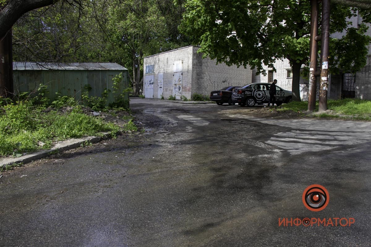 Дождя нет, а лужи есть Дождя нет, а лужи есть