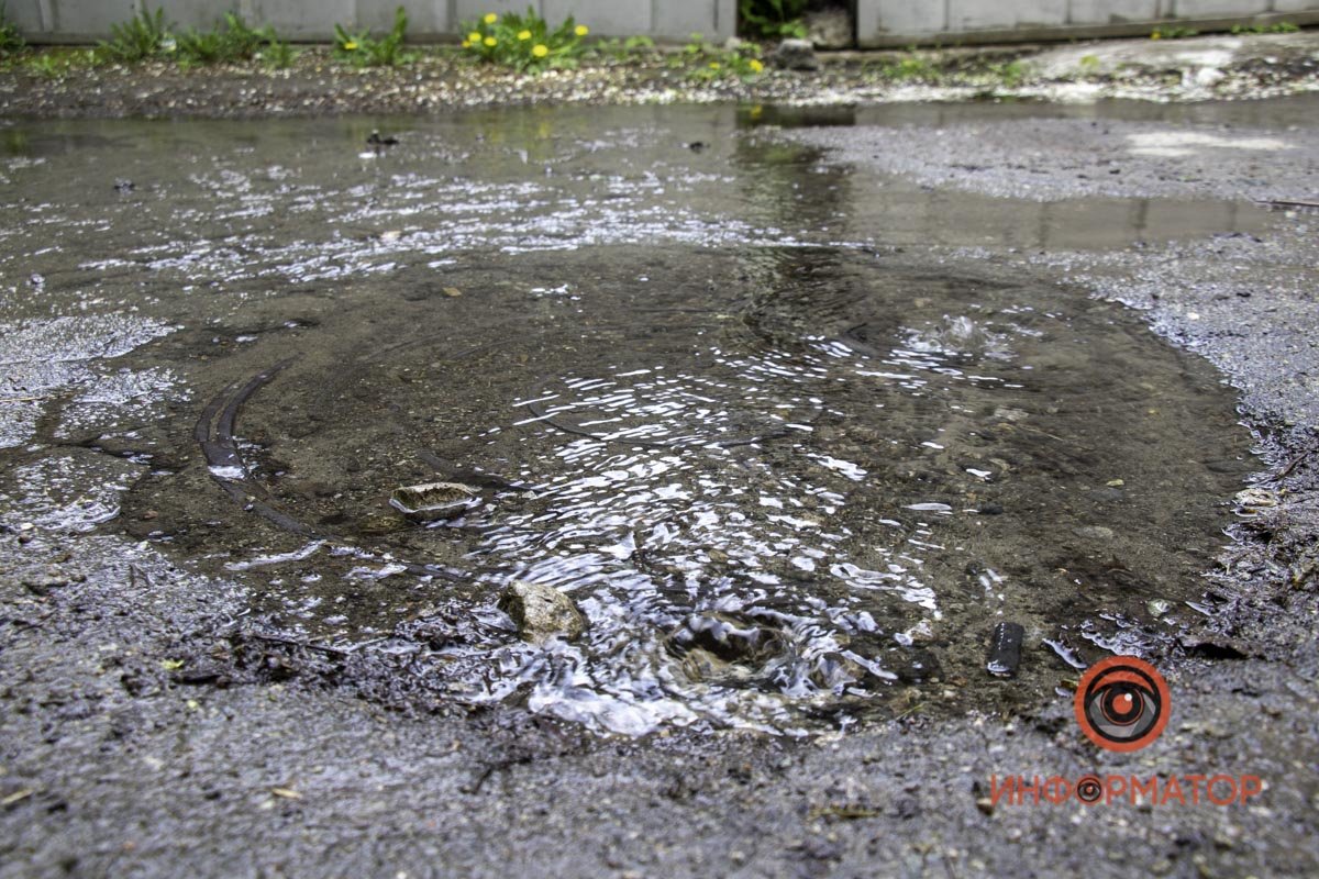 Немного фонтанирует Немного фонтанирует