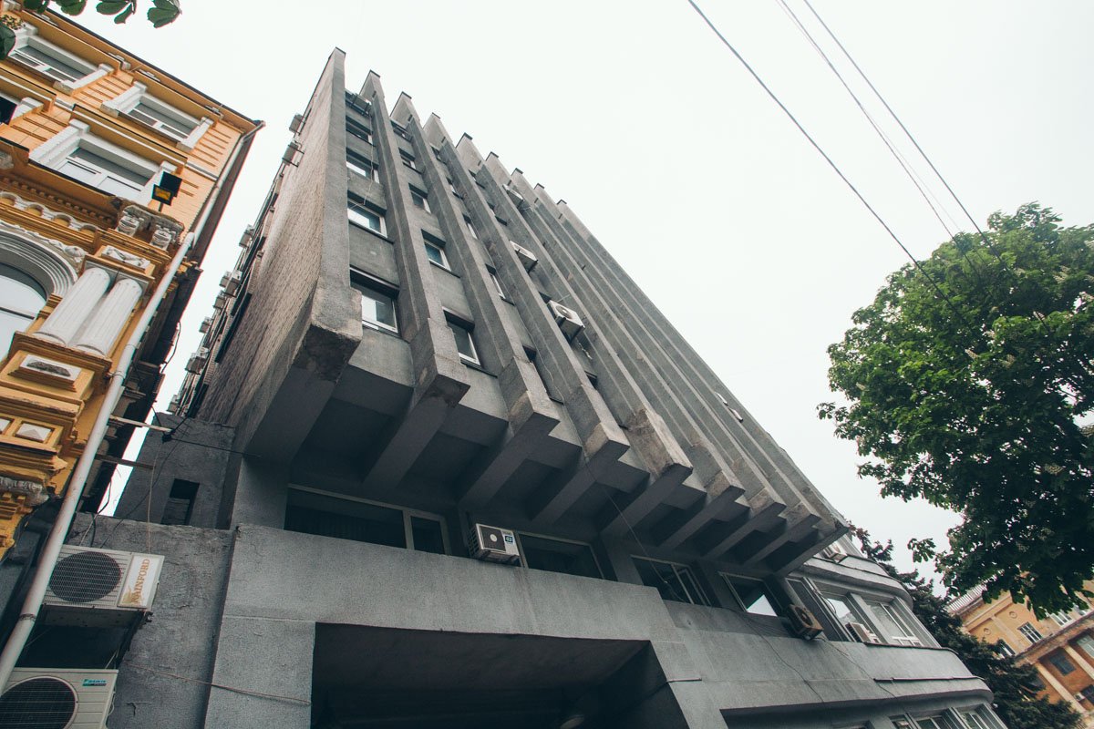 А некоторые здания...