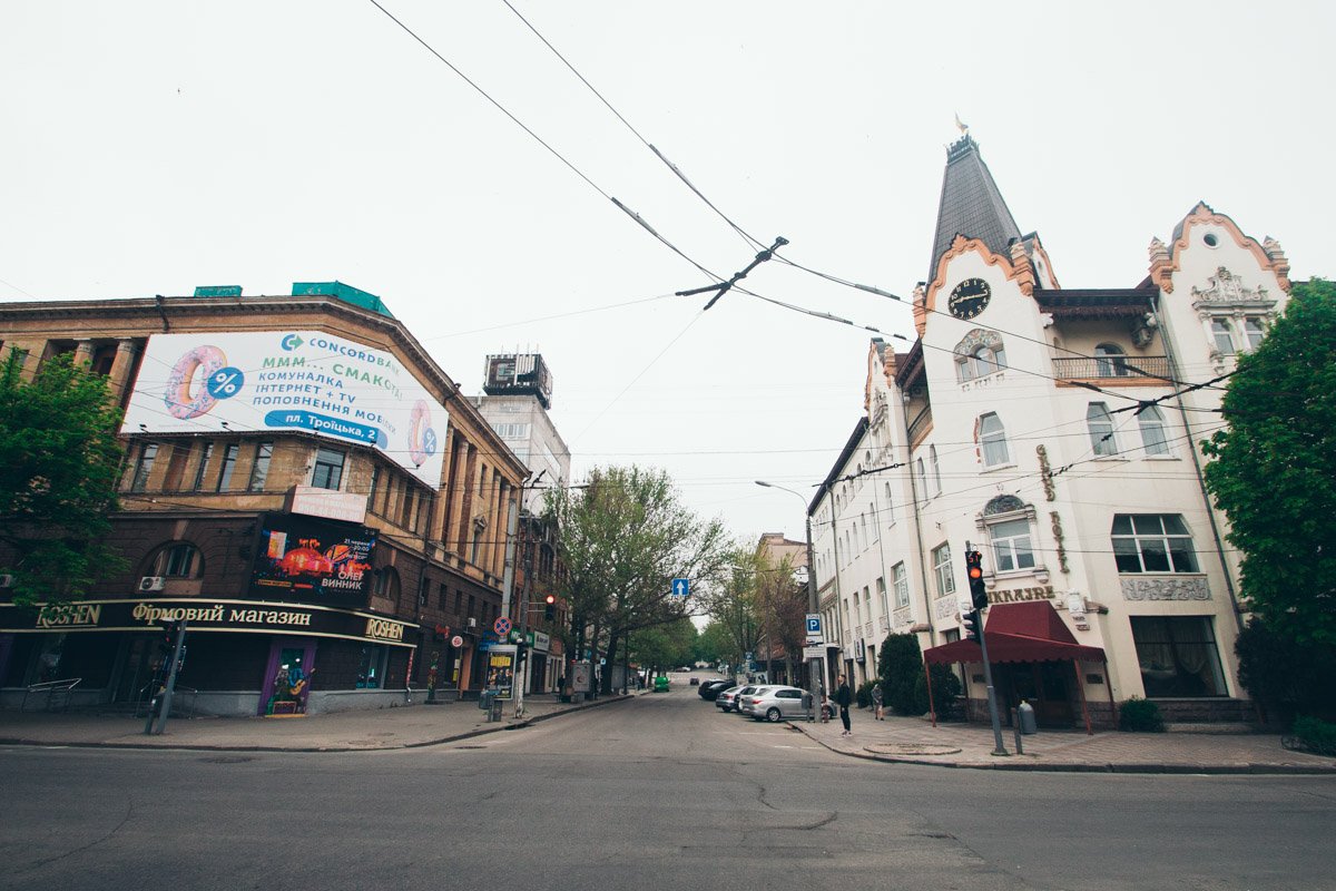 В 2019 году здания увязли в рекламе