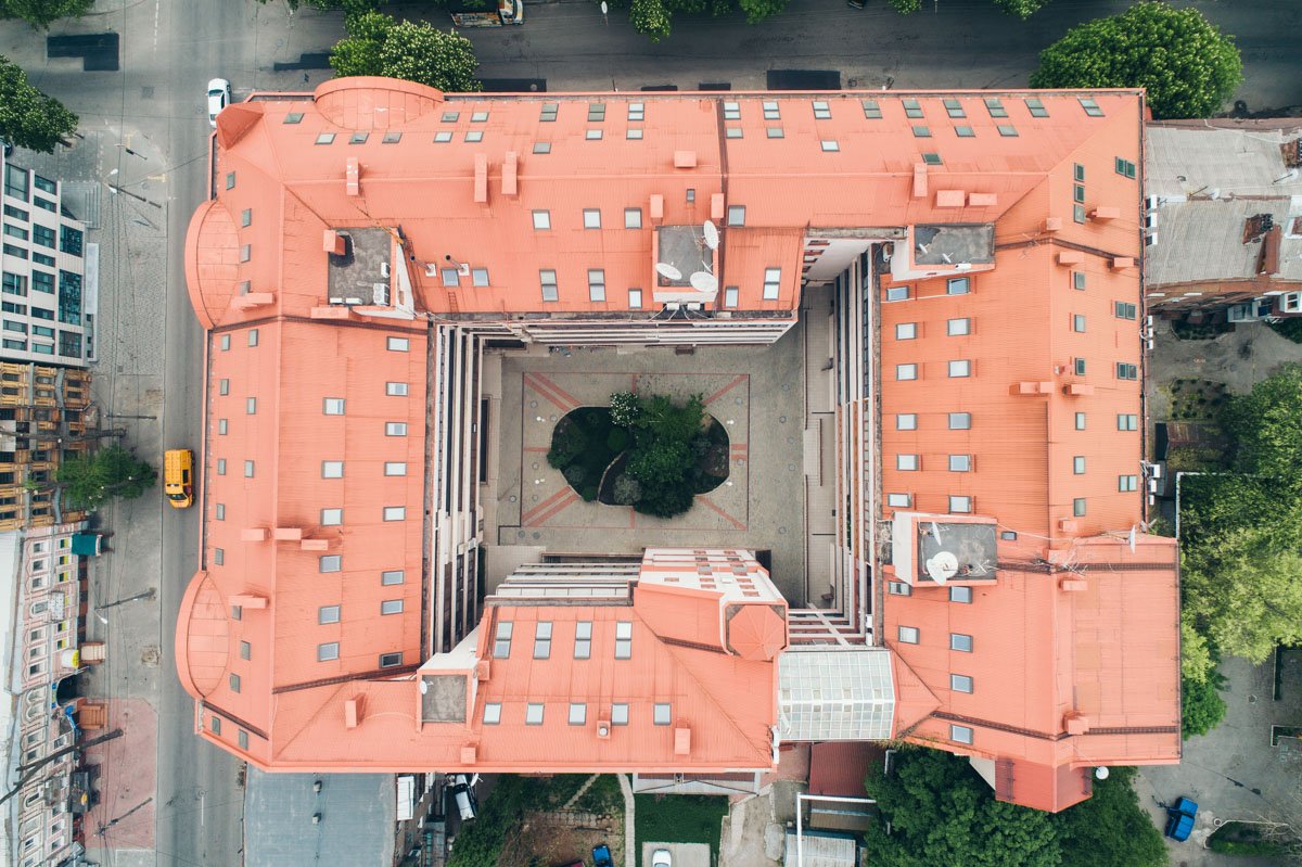 Два года назад смотрела на улицу Короленко сверху 