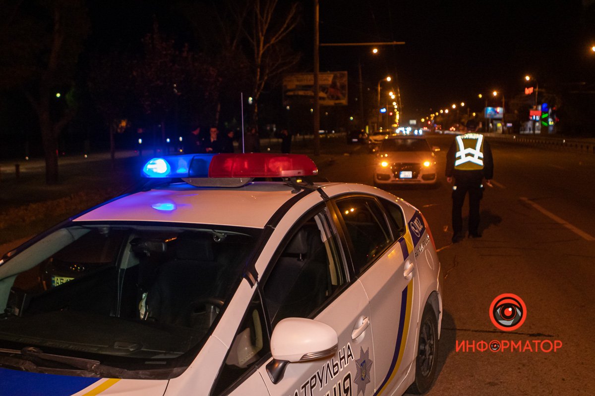 В Днепре на Набережной Победы столкнулись Lexus и Audi: пострадала женщина 1