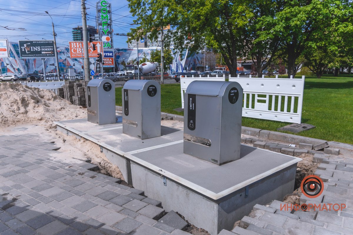 На набережной установили новые баки На набережной установили новые баки