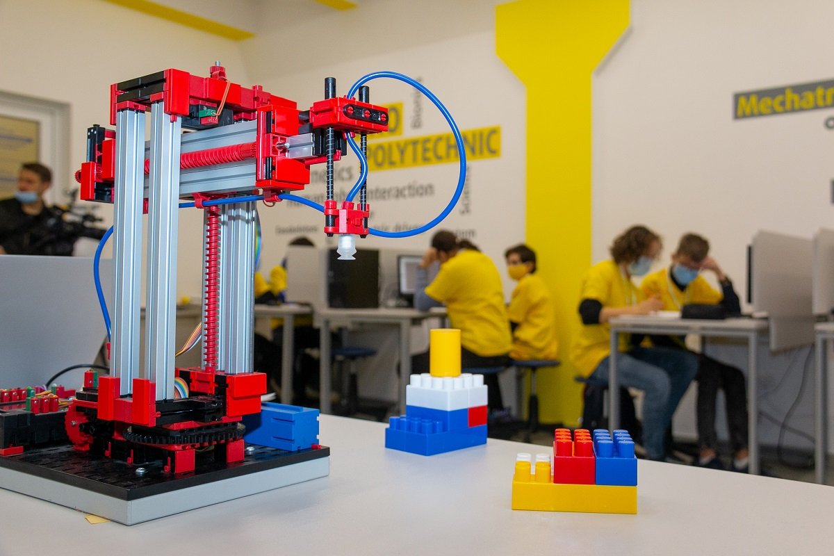 В Днепре при поддержке ИНТЕРПАЙП выпустили уже четвертый набор подростков-мехатроников 1