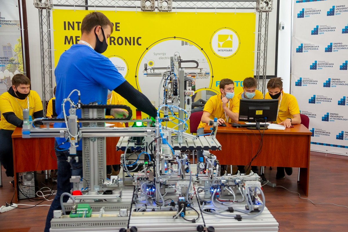В Днепре при поддержке ИНТЕРПАЙП выпустили уже четвертый набор подростков-мехатроников 7