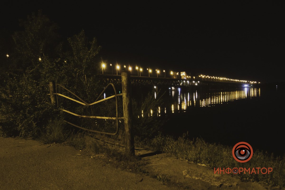 Вид на мост с территории порта